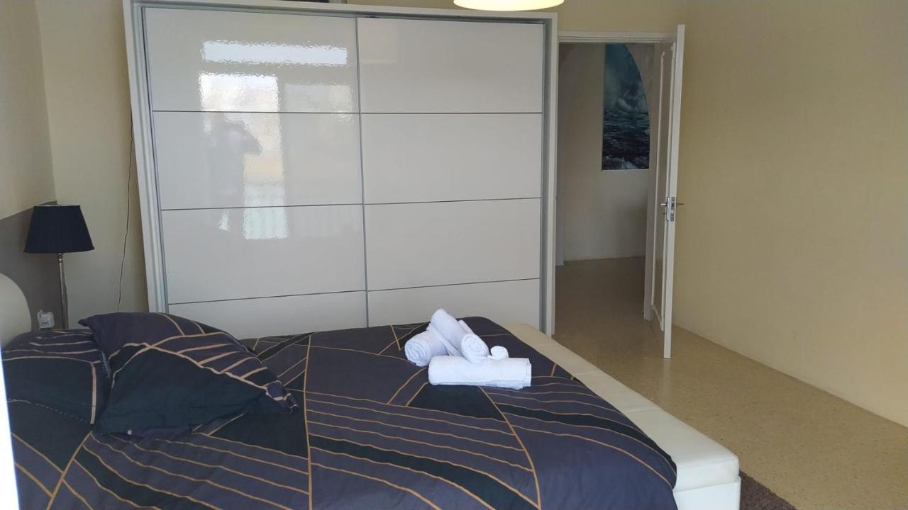 Sea View 2 Bedroom Apartment Marsaskala Luaran gambar