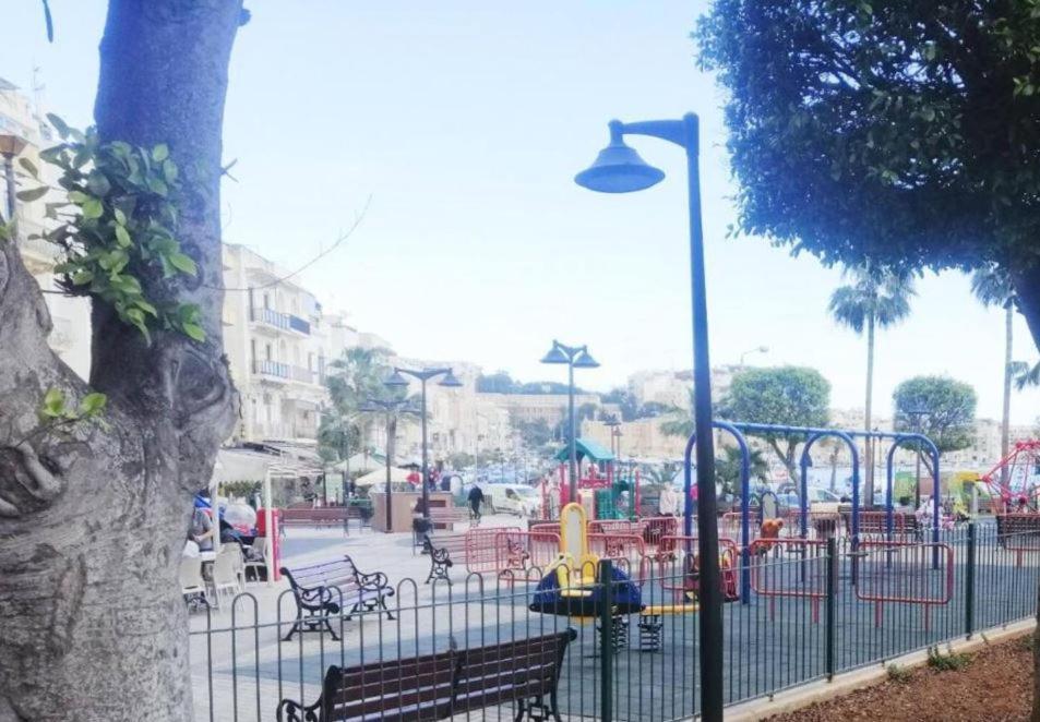Sea View 2 Bedroom Apartment Marsaskala Luaran gambar