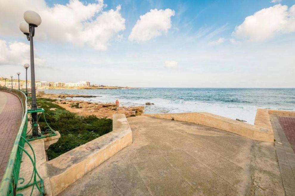Sea View 2 Bedroom Apartment Marsaskala Luaran gambar