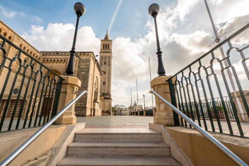 Sea View 2 Bedroom Apartment Marsaskala Luaran gambar