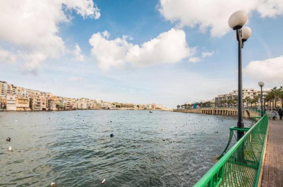 Sea View 2 Bedroom Apartment Marsaskala Luaran gambar